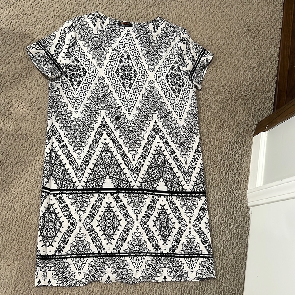 Black and White pattern dress | Size Medium